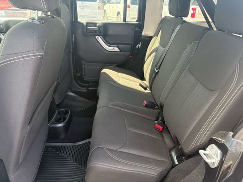 Used 2017 Jeep Wrangler Unlimited Sahara AWD/4WD image 22