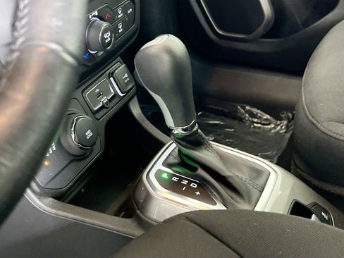 Used 2022 Jeep Renegade Latitude w/ Convenience Group image 17