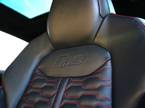 Used 2022 Audi RS Q8 w/ Black Optic Package image 22