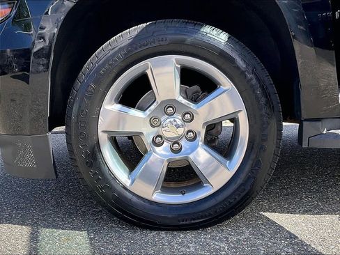 Used 2017 Chevrolet Tahoe LT w/ Luxury Package AWD/4WD image 7