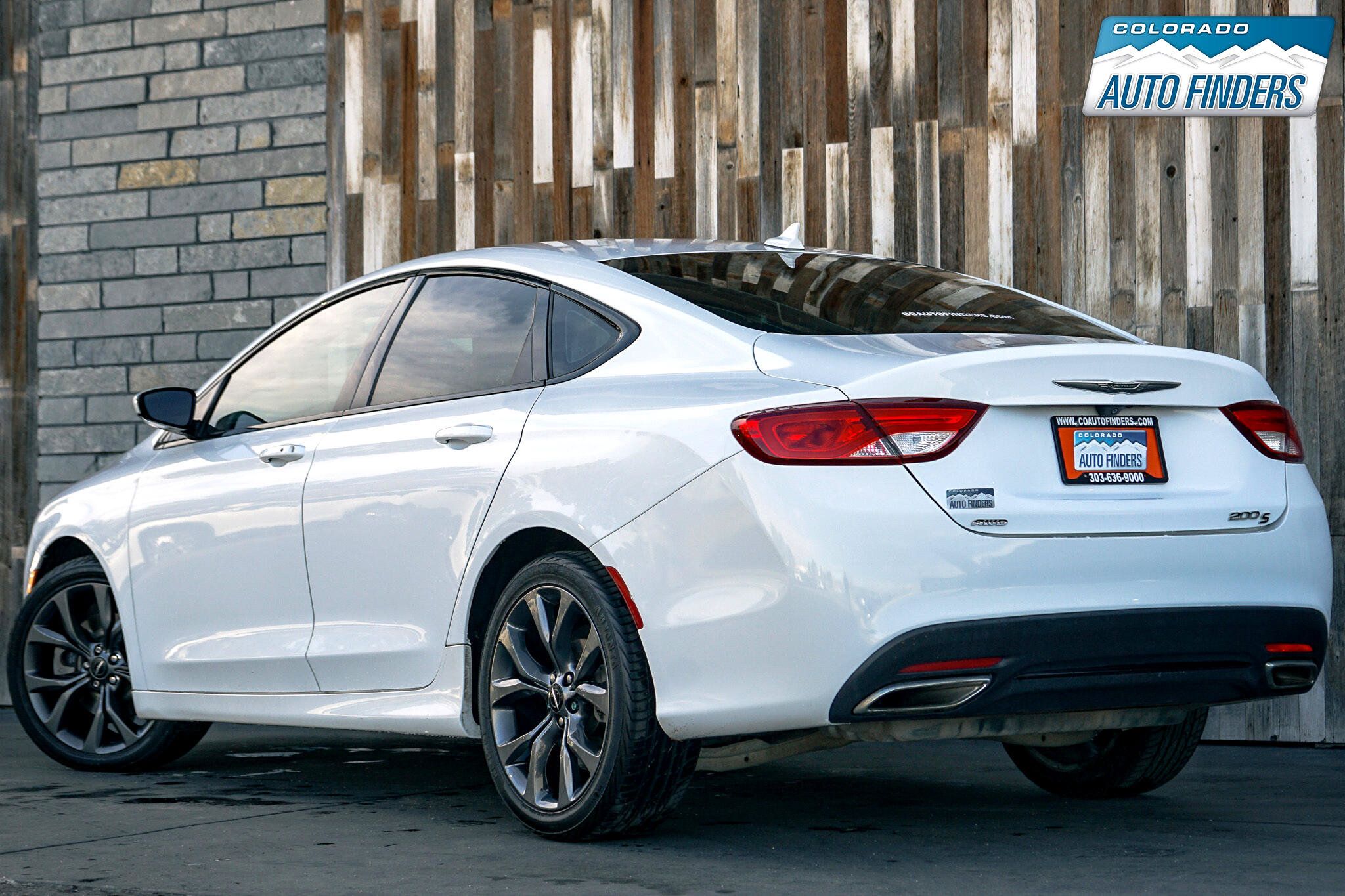 Used 2015 Chrysler 200 S w/ Navigation & Sound Group I AWD/4WD image 3