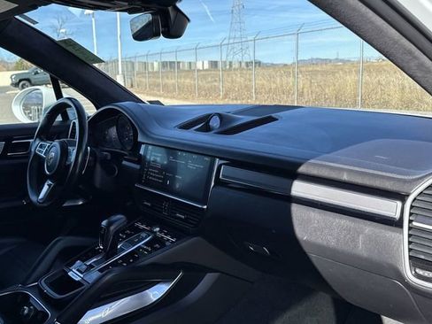 Used 2020 Porsche Cayenne Turbo image 27