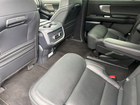 Used 2025 Ford Expedition Platinum AWD/4WD image 11