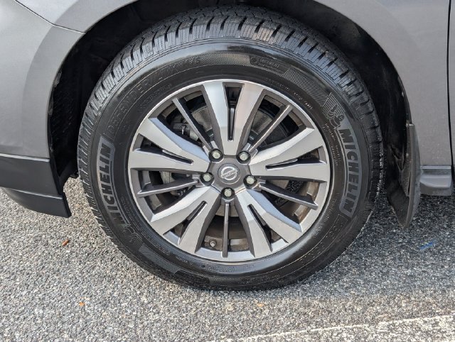 Used 2018 Nissan Pathfinder SV FWD image 13