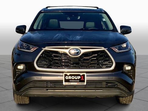 Used 2021 Toyota Highlander XLE image 4