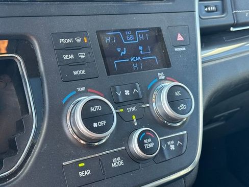 Used 2017 Toyota Sienna SE image 23