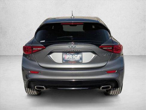 Used 2017 INFINITI QX30 image 6