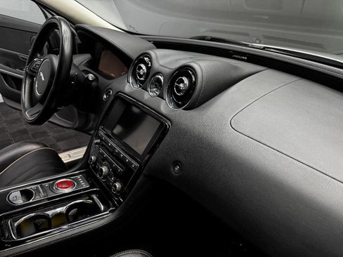 Used 2016 Jaguar XJ R-Sport image 52