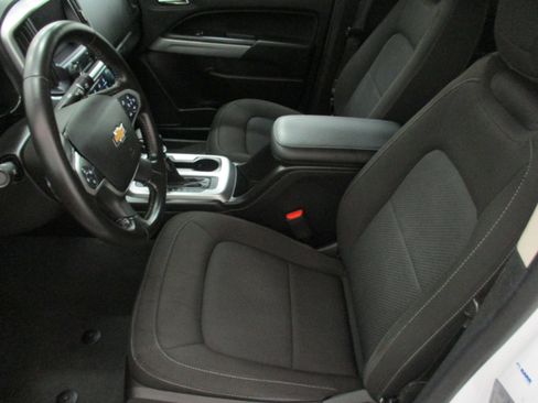 Used 2022 Chevrolet Colorado LT w/ LT Convenience Package image 9