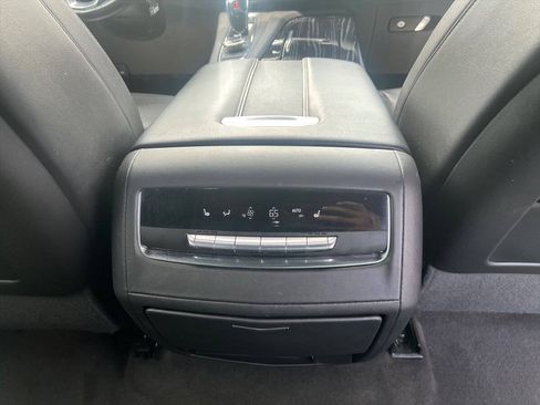 Used 2023 Cadillac Escalade ESV Sport AWD/4WD image 17