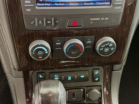 Used 2017 Chevrolet Traverse LT w/ Style and Technology Package FWD image 15