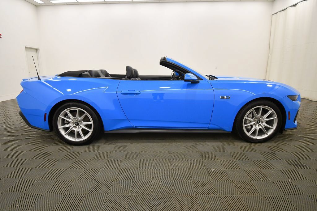 Used 2025 Ford Mustang GT Premium RWD image 9