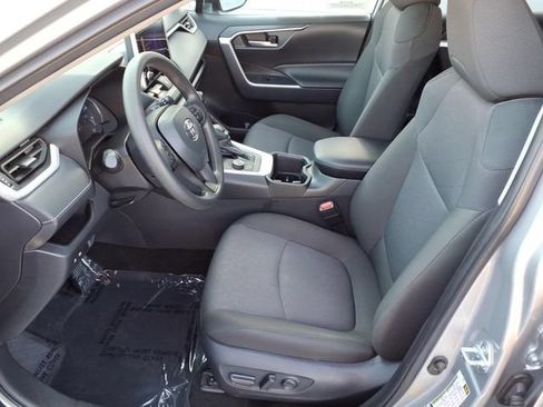 Used 2025 Toyota RAV4 XLE AWD/4WD image 15