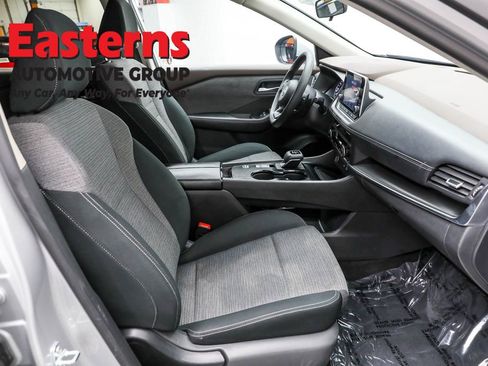 Used 2023 Nissan Rogue SV image 24