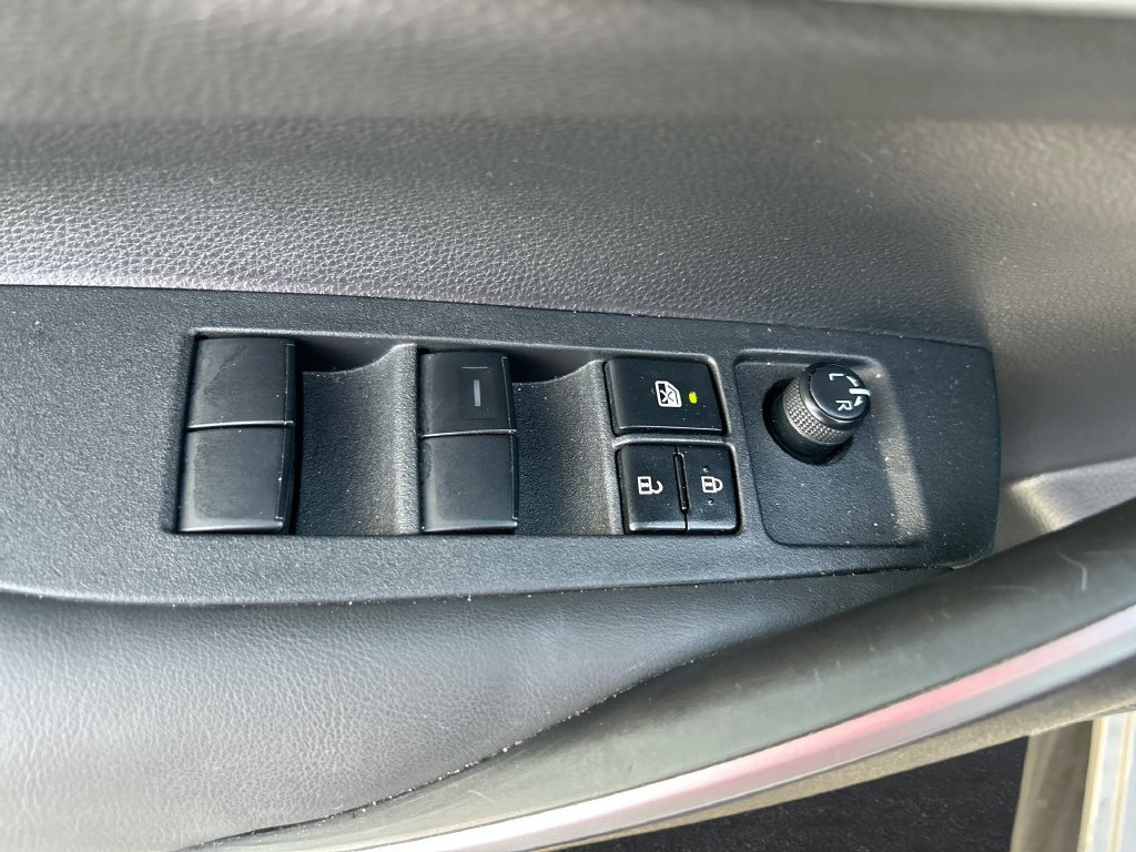 Used 2023 Toyota Corolla SE FWD image 12