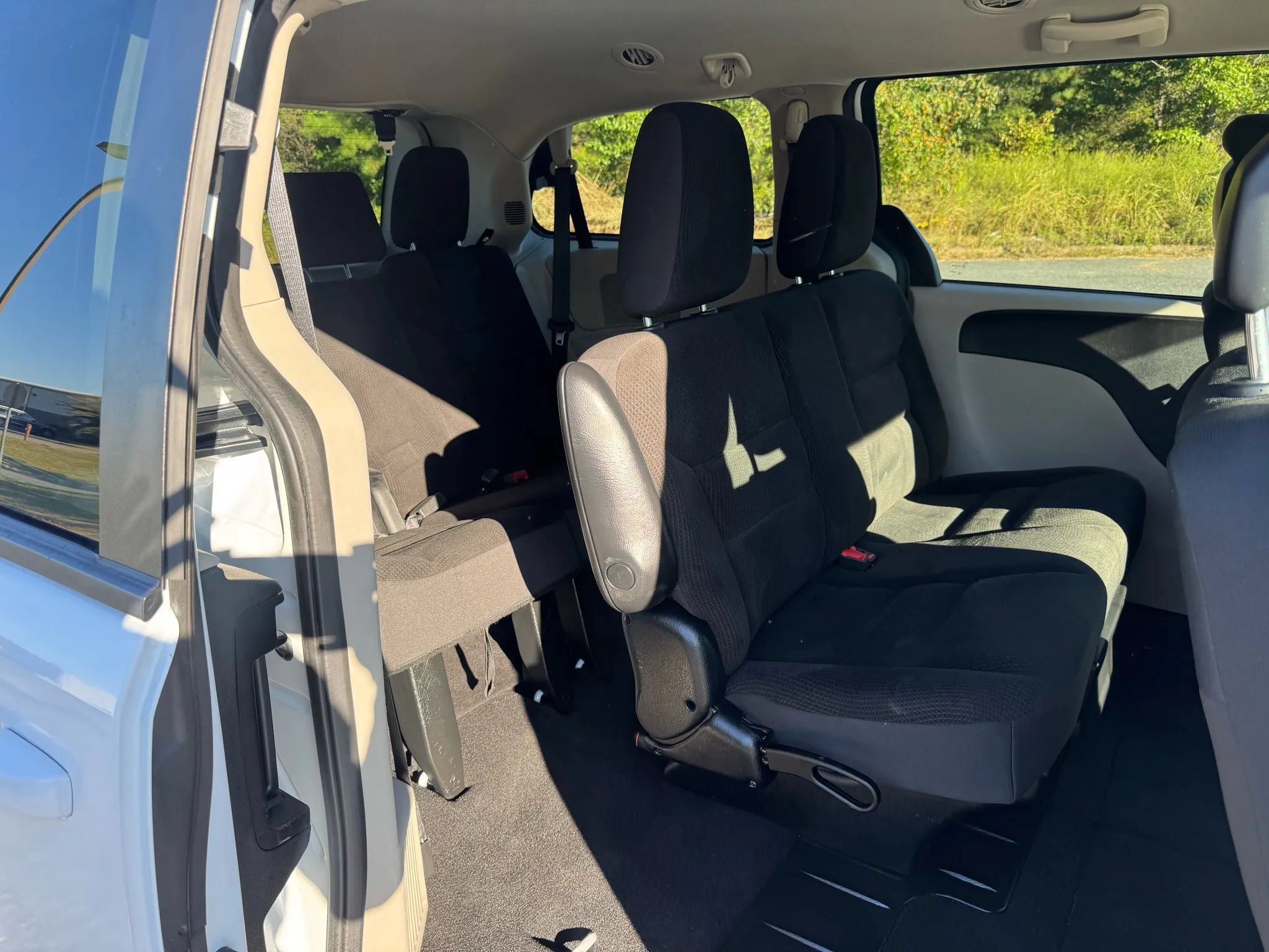 Used 2018 Dodge Grand Caravan SE w/ UConnect Hands-Free Group FWD image 12