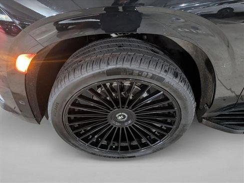 Used 2022 Cadillac Escalade Premium Luxury image 23