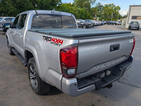 Used 2018 Toyota Tacoma TRD Sport w/ Exterior Package AWD/4WD image 5
