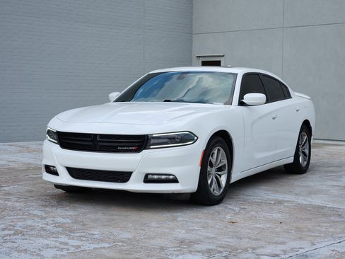 Used 2016 Dodge Charger SXT w/ Plus Group RWD image 3