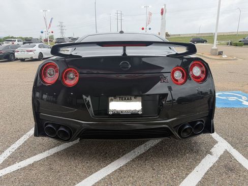 Used 2020 Nissan GT-R Premium w/ Premium Interior Package image 7