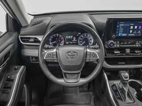 Used 2023 Toyota Highlander XLE AWD/4WD image 17