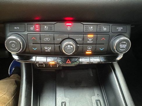 Certified 2022 Dodge Durango R/T w/ Blacktop Package AWD/4WD image 19