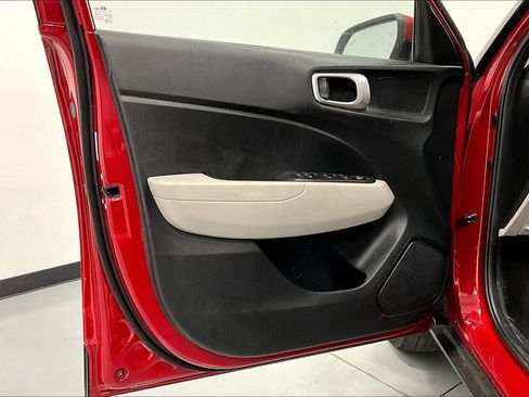 Used 2022 Hyundai Venue SEL w/ Cargo Package image 20