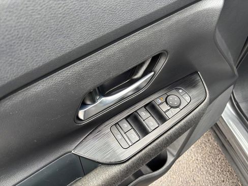 Used 2025 Nissan Kicks SV image 16