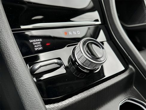 Used 2024 Jeep Grand Cherokee Limited image 11