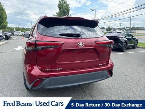 Used 2023 Toyota Highlander XLE AWD/4WD image 12