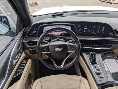 Used 2023 Cadillac Escalade Premium Luxury image 18