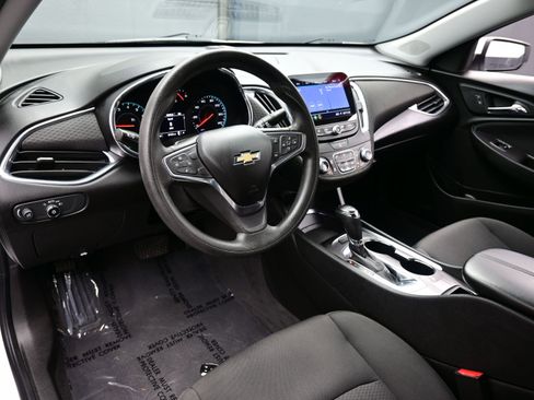 Used 2019 Chevrolet Malibu LT image 13