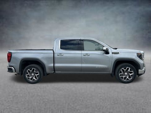 Used 2023 GMC Sierra 1500 SLE w/ Preferred Package AWD/4WD image 4