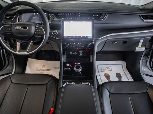 New 2025 Jeep Grand Cherokee L Limited w/ Luxury Tech Group II image 20