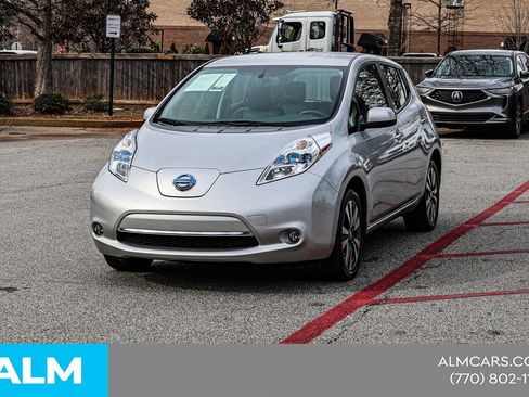 Used 2015 Nissan Leaf SL w/ Premium Package FWD image 4