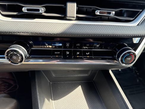 Certified 2025 Chevrolet Equinox LT image 12