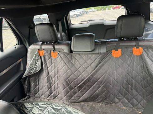 Used 2018 Ford Explorer XLT w/ XLT Appearance Package AWD/4WD image 13