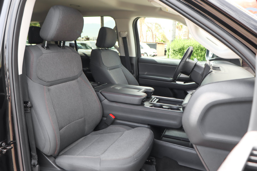 Used 2025 Ford Expedition Active AWD/4WD image 45
