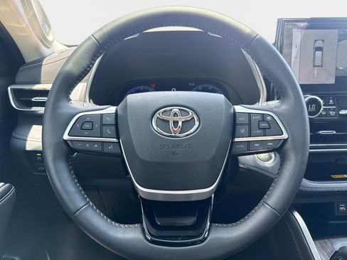 Used 2025 Toyota Highlander Platinum AWD/4WD image 27