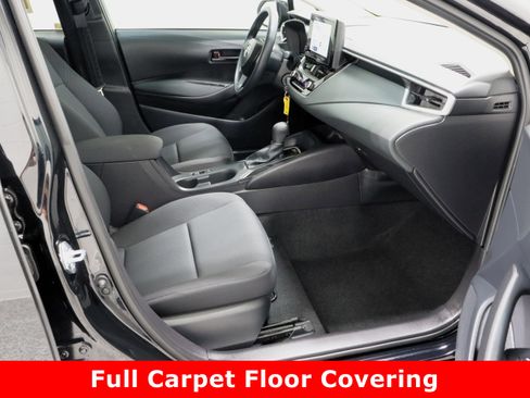 Used 2025 Toyota Corolla LE image 33