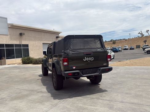 Used 2022 Jeep Gladiator Overland w/ Popular Equipment Package AWD/4WD image 6