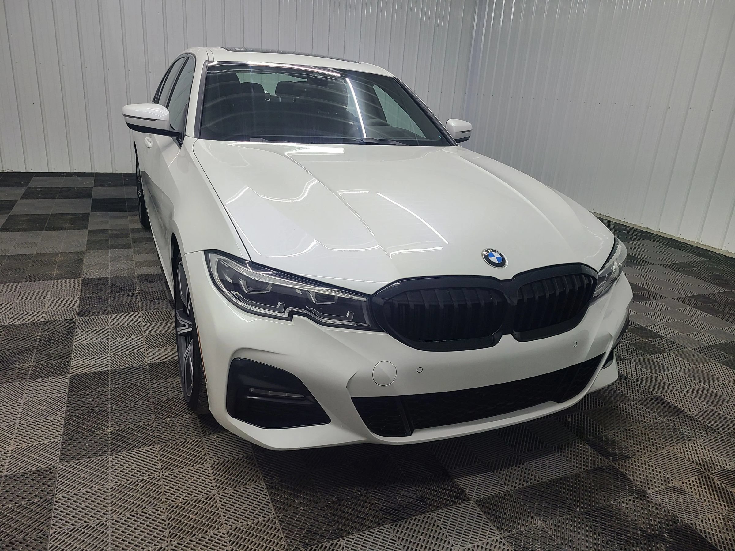 Used 2019 BMW 330i Sedan w/ M Sport Package RWD image 5