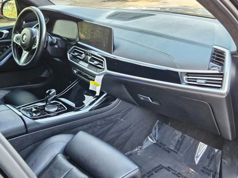 Used 2022 BMW X7 xDrive40i w/ M Sport Package image 24