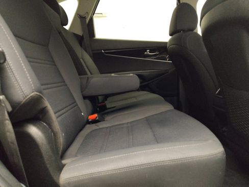 Used 2020 Kia Sorento AWD V6 image 19
