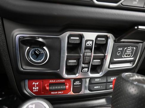 Used 2026 Jeep Gladiator Mojave AWD/4WD image 28