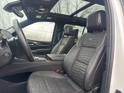 Used 2023 Cadillac Escalade Sport Platinum w/ LPO, ONYX Package image 16