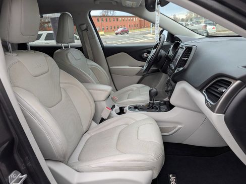 Used 2019 Jeep Cherokee Limited w/ Trailer Tow Group image 18