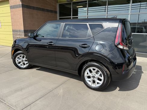 Used 2025 Kia Soul S FWD image 5