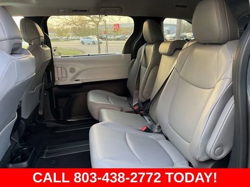 Used 2025 Toyota Sienna XLE FWD image 12