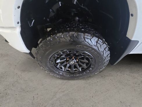 Used 2022 RAM 1500 Limited AWD/4WD image 9